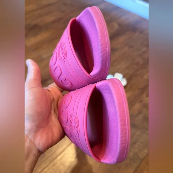 ⛔️SOLD ⛔️Gucci Pursuit GG Logo Rubber Slide On Pool Sandals Pink - Picture 8 of 17